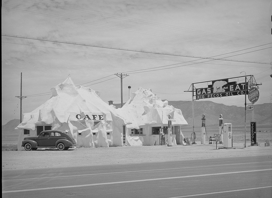 Black-and-white 1940 photo of a cafe and filling station beside U.S. Highway 66 near Albuquerque, New Mexico