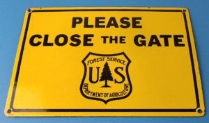 Vintage Forest Service Sign Porcelain Smokey Close Gate Gas Pump Sign 305904235233